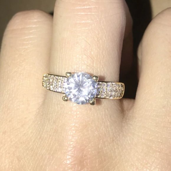 New 2CT Lab Diamond ring - Picture 2 of 3